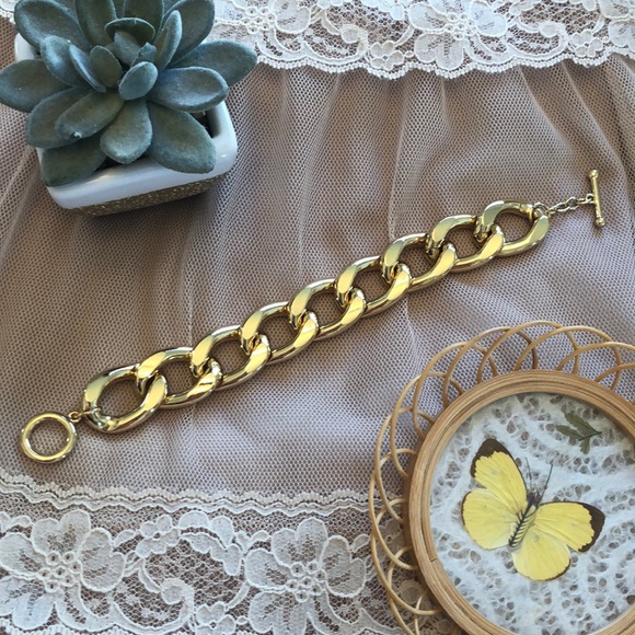 Jewelry - VTG Large Chain Link Gold Bracelet